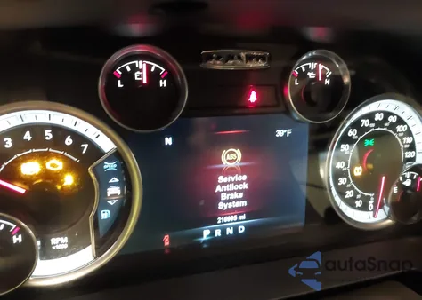 2015 Ram 1500 Outdoorsman из США, поврежденный, VIN 1C6RR7LG1FS719728